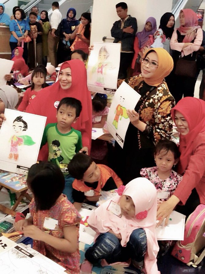 fatma gus ipul hadiri seminar pendidikan asuh anak di surabaya