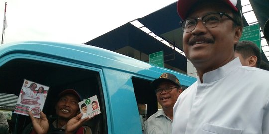 Dikeluhi jalan rusak, Gus Ipul kenalkan program 'Baja Emas'