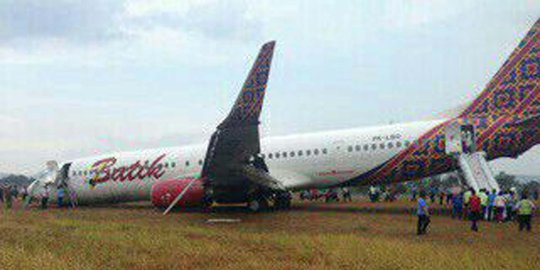 Hendak lepas landas ke Sorong, Batik Air di Bandara Rendani terperosok