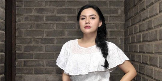Sebelum bersaksi, Vicky Shu menangis ingat nasib jemaah First Travel