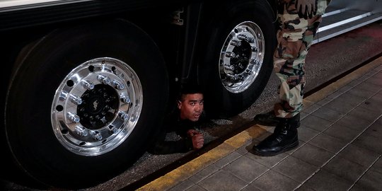 Aksi nekat imigran menyusup di bawah truk demi ke Italia