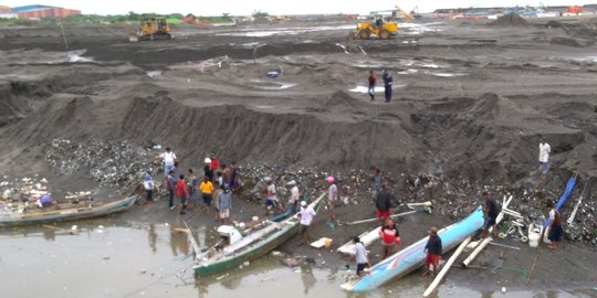 8 Perahu nelayan rusak, pengelola kawasan reklamasi Losari tolak tanggung jawab