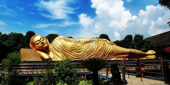 mojokerto sleeping buddha thailand