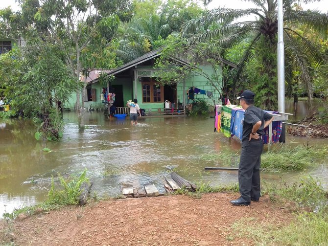 banjir bandang terjang 2 desa di sanggau