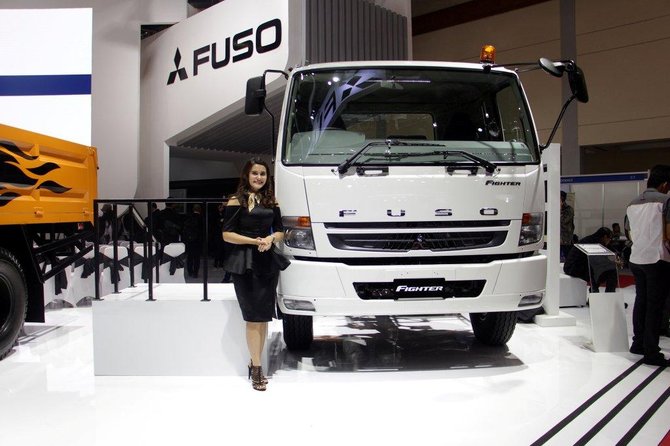 rekor penjualan meningkat di 2017 mitsubishi fuso buktikan dominasinya 1