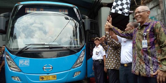 Penumpang KRL kini bisa pakai KMT untuk naik bus TransCommuter dengan tiket Rp 5.000