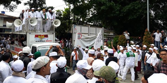 Tidak terima soal karikatur, ini yang diserukan FPI di kantor Tempo