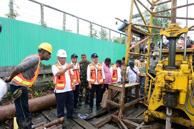 menteri pupr basuki hadimuljono di kabupaten asmat