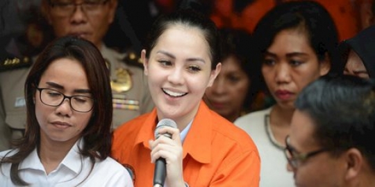 Tampil cantik di tahanan, pengacara bantah Jennifer Dunn lakukan perawatan