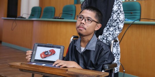 Keterbatasan fisik tak halangi Fahmi raih juara desain mobil listrik