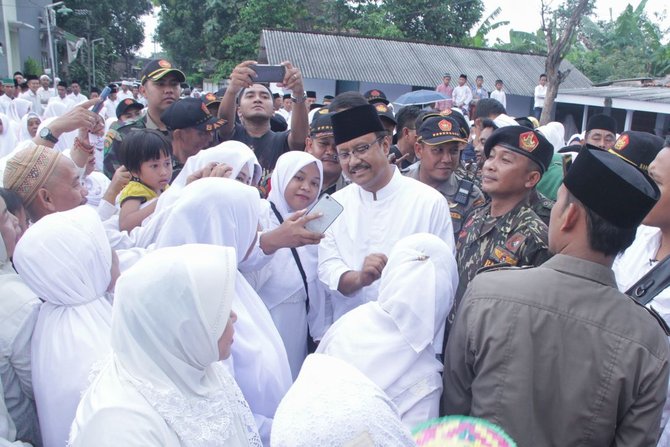 gus ipul hadiri ngaji bareng muslimat se pasuruan