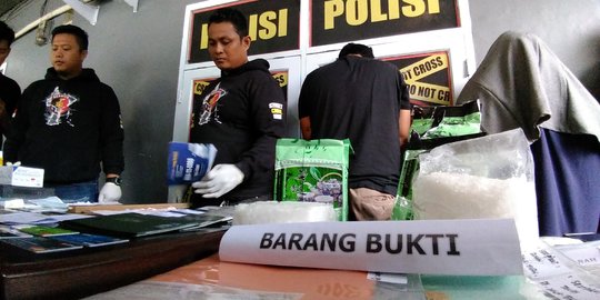 Bandar narkoba di Makassar ditangkap saat transaksi, polisi amankan 2 kg sabu