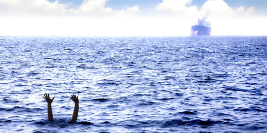 Asyik main air, dua siswa SMP  terseret ombak di Pantai Pasir Mendit