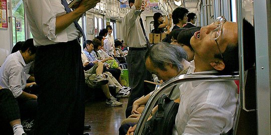 Faktafakta miris para pekerja di balik 'gemerlapnya' Jepang