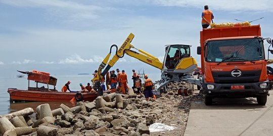 Gunungan sampah di Teluk Jakarta ditargetkan beres dalam sepekan