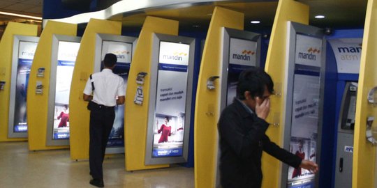 Baru 30 persen nasabah Bank Mandiri gunakan ATM dan kartu kredit berbasis chip