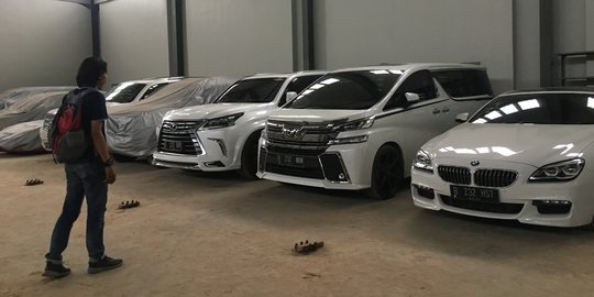 Begini penampakan mobil dan motor mewah milik Abdul Latif di Rupbasan Tangerang