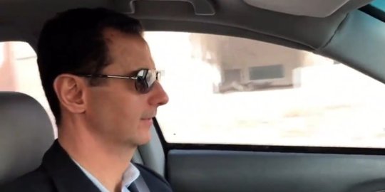 [Video] Assad setir mobil sendiri temui tentara Suriah di Ghouta Timur