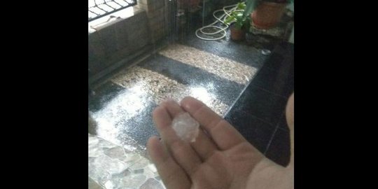 Hujan es bikin heboh warga Depok