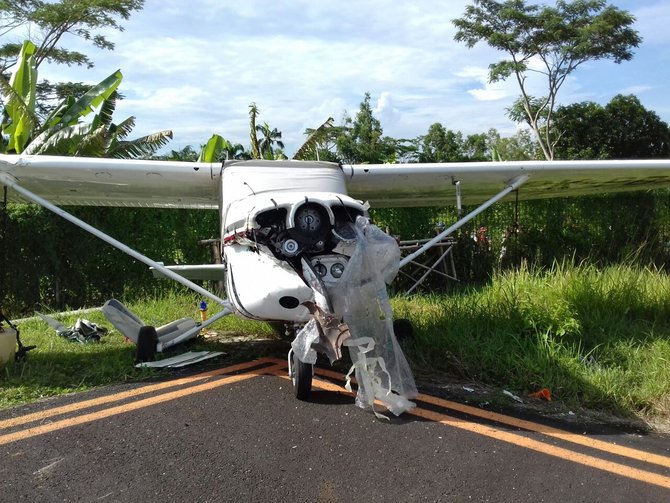 kecelakaan pesawat di bandara tunggul wulung cilacap