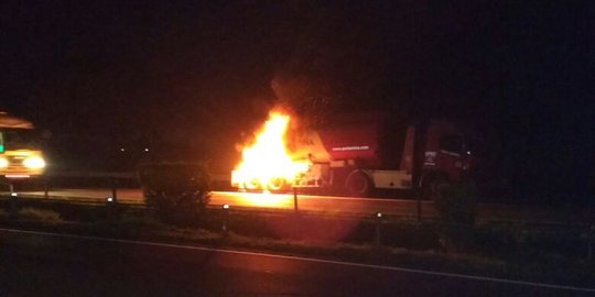 Penjelasan Pertamina terkait truk tangki BBM terbakar di Tol Merak