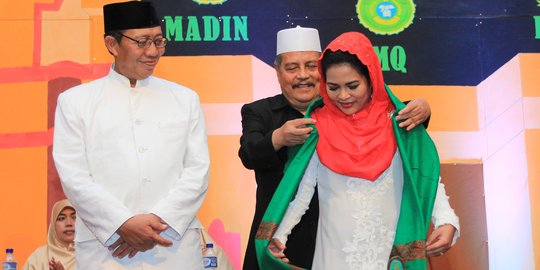 Di Ponpes Sunan Drajad, Puti Guntur diterima sebagai keluarga besar