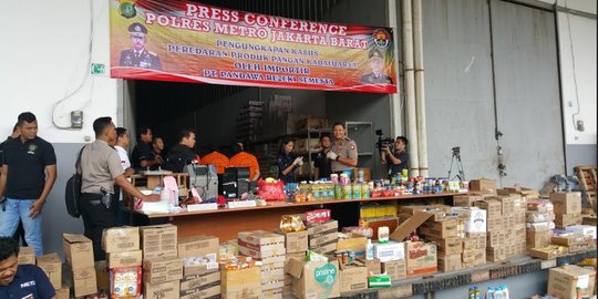 Gudang penyimpanan makanan kedaluwarsa digerebek, tiga orang jadi tersangka