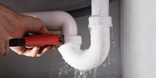 Tips atasi kebocoran pipa air bersih di  rumah  merdeka com