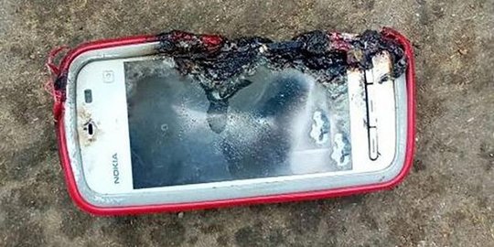 Menelepon sambil nge-charge, ponsel Nokia ini meledak dan tewaskan gadis 18 tahun