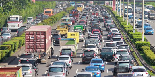 Kumpulkan menteri dan operator, Jokowi minta tarif tol diturunkan