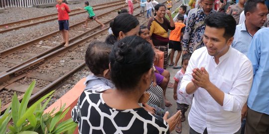 Blusukan ke kampung kumuh, Emil Dardak janjikan rumah layak huni