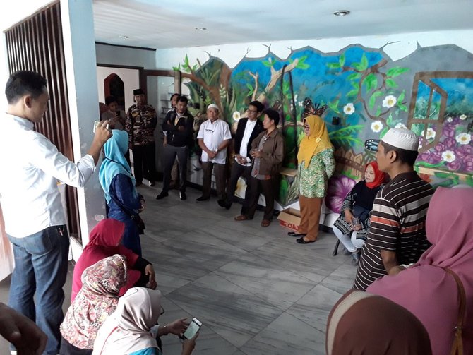 puluhan jemaah geruduk kantor travel nazaret