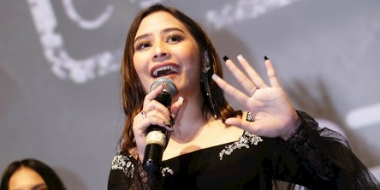 Main di \'DANUR 2: MADDAH\', Akting Prilly Latuconsina Dipuji Oleh Maxime Bouttier