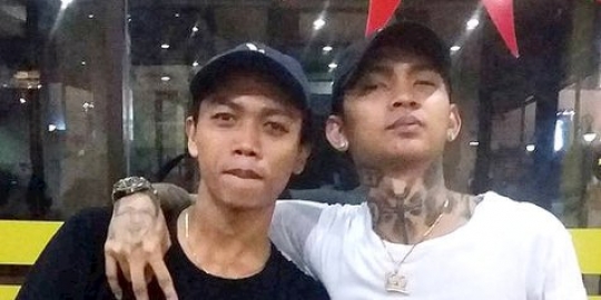 Terinspirasi dan kagum fans garis  keras ini tato  nama 