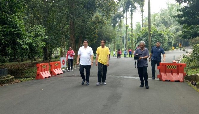jokowi dan airlangga olahraga di kebun raya bogor
