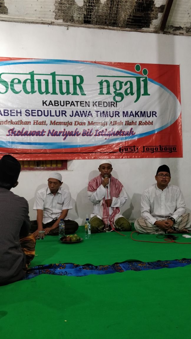 relawan gus ipul puti laskar gusti joyoboyo menggelar istighosah dan sholawat nariyah