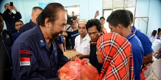 Tinjau korban banjir bandang di Mamuju, Paloh minta warga tak putus asa