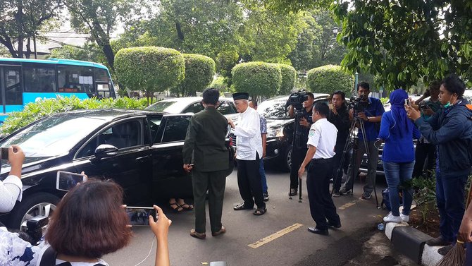 Tutut hingga Arief Rachman sambangi kediaman almarhum 