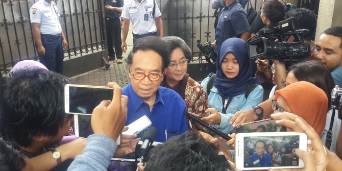 ketika probosutedjo dan adik sri bintang pamungkas menyelinap ke israel saat umroh