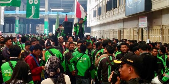 Banyak perubahan aturan perusahaan, driver Grab dan GOJEK demo gabungan di Medan