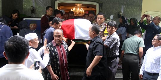 Suasana pemberangkatan jenazah Probosutedjo ke Yogyakarta