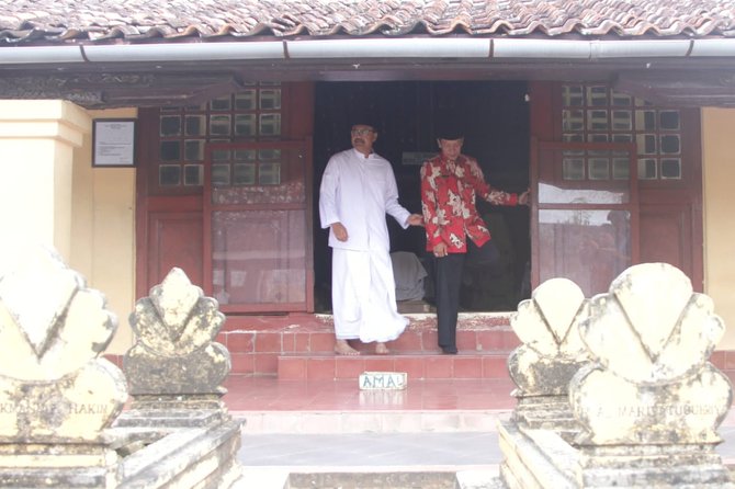 gus ipul ziarah ke makam raja raja di asta tinggi sumenep