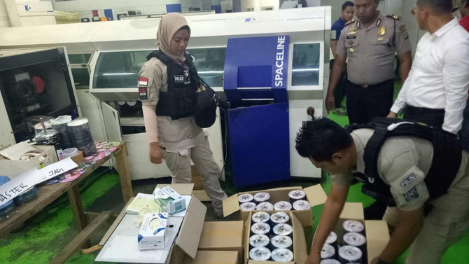 gudang vcd bajakan di tangsel