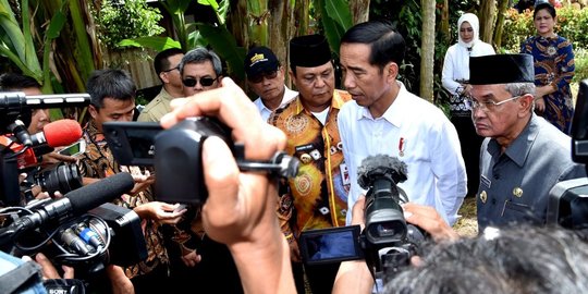 Presiden Jokowi sentil mengurus perizinan yang masih manual sudah ketinggalan zaman