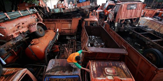 Tumpukan bangkai truk sampah Ibu Kota menanti proses lelang
