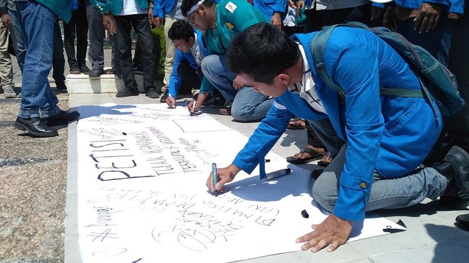 demo mahasiswa aceh tolak kenaikan bbm