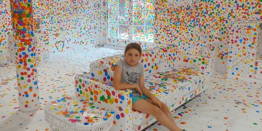 Seperti ini Obliteration Room karya Yayoi Kusama yang diduga dijiplak Rabbit Town