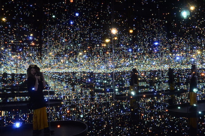 infinity rooms karya yayoi kusama