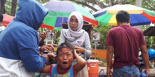 Pengunjung dan pedagang di Taman Cerdas Samarinda menjadi korban sengatan tawon