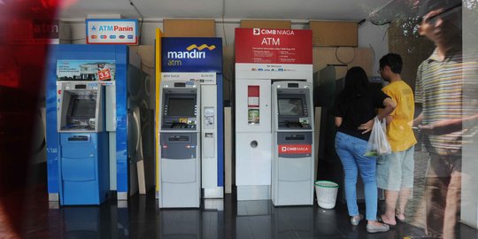 Banyak aksi skimming, OJK dan BI percepat migrasi chip di kartu ATM